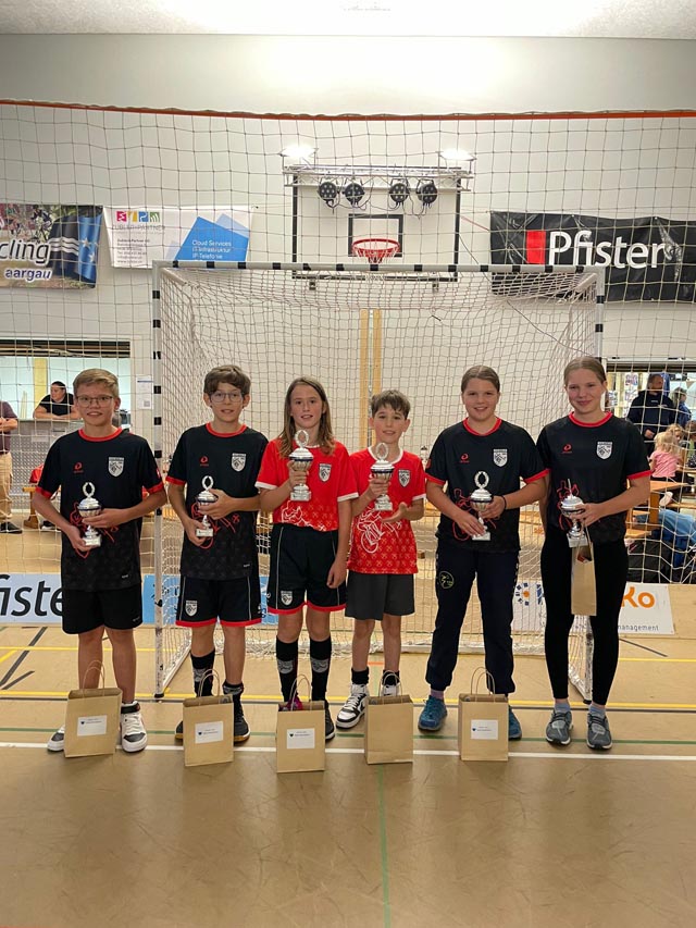 Die Teams der U13 und U15: Finn Hilpert, Nico Battilana, Miles Roth, Finn Bollinger, Salome Lauber, Amelie Lauber