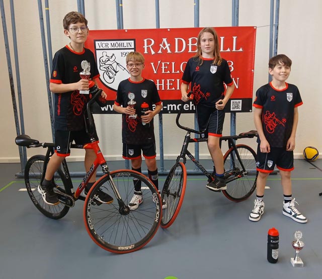 Die Teams der U 13 mit Finn Hilpert, Nico Battilana, Miles Roth, Finn Bollinger