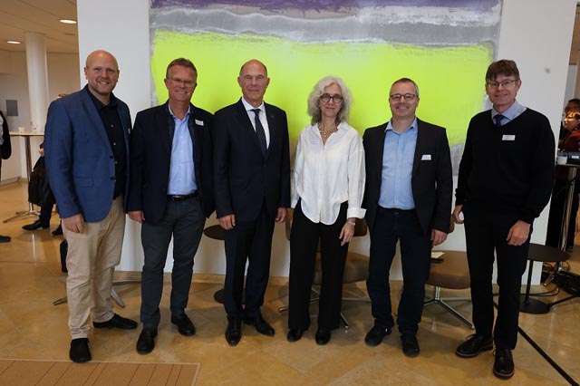 Von links: Tobias Dietrich, Ivo Corvini-Mohn, RR Anton Lauber, Regine Kokontis, Michael Frei, Simon Huber. Foto: Christian Roth