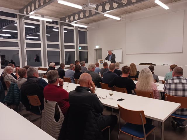 Die Kommissionsmitglieder im Zivilschutzzentrum Eiken