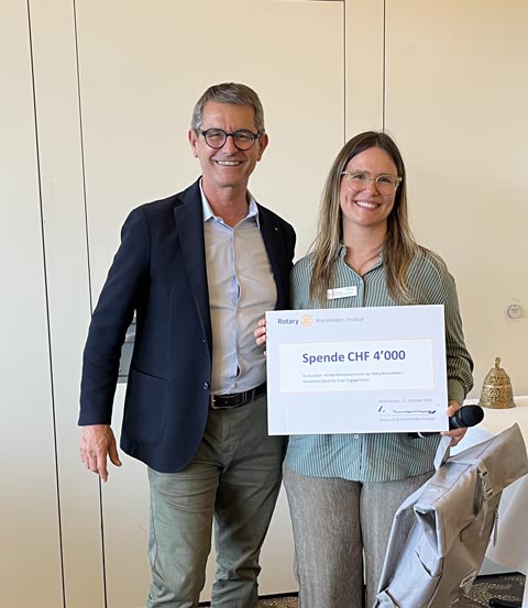 Bild (von links): Albi Wuhrmann, Präsident 25/26 Rotary Club Rheinfelden, Camila Wolak, Stv. Leiterin Kindertherapiezentrum der Reha Rheinfelden. Foto: zVg