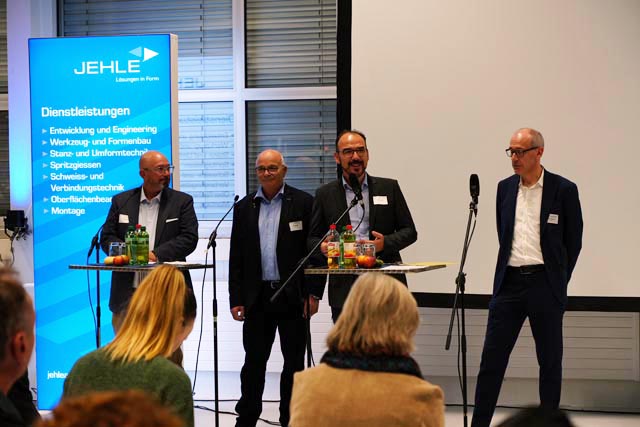 Gastgeber Raphael Jehle mit den Referenten Andy Steinacher, Martin Hummel und Jean-Philippe Kohl. Foto: zVg