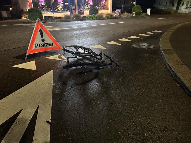 Der Velofahrer erlitt schwere Verletzungen.