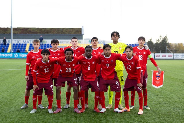 Vor dem Spiel gegen Norwegen: Leon Brogle in der hinteren Reihe, 3. von links. Foto: zVg