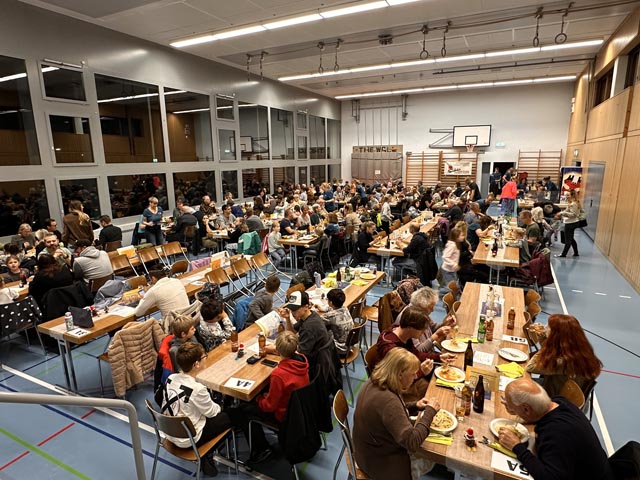 Spaghettiessen in der Turnhalle. Foto: zVg