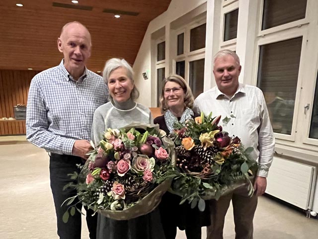 Von links: Gemeindepräsident Stephan Gemmet, seine Frau Andrea Gemmet, Susanne Tschumi und ihr Mann Vizepräsident Robert Schmid. Foto: zVg