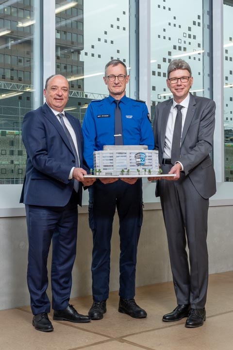 Regierungsrat Dr. Markus Dieth, Vorsteher Departement Finanzen und Ressourcen; Dr. Michael Leupold, Kommandant Kantonspolizei Aargau; Landammann Dieter Egli, Vorsteher Departement Volkswirtschaft und Inneres (von links). Foto: Copyright © Foto Basler Aarau
