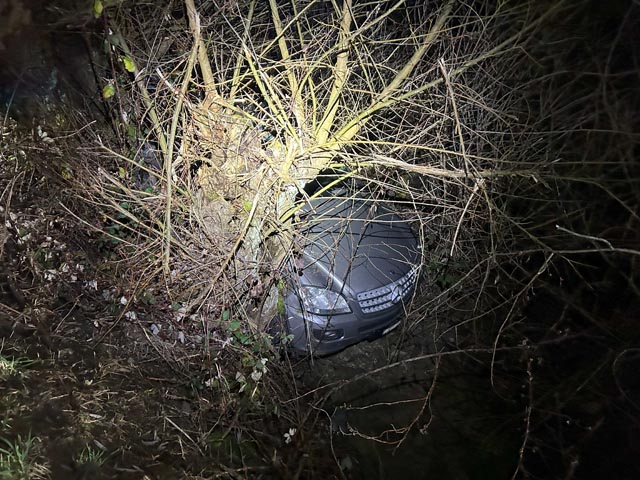 In Wölflinswil endete eine Autofahrt im Bach.