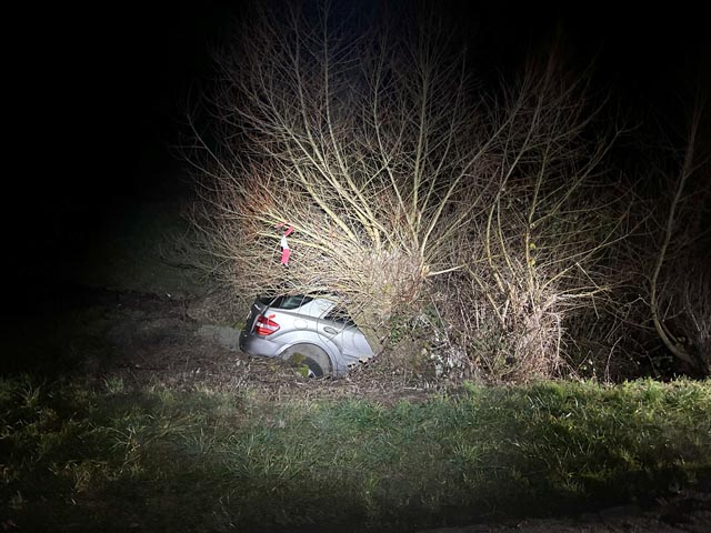 In Wölflinswil endete eine Autofahrt im Bach.