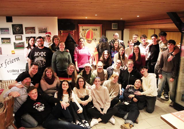 Der Samichlaus begeisterte von klein bis gross – aber ein paar Sprüchli wussten alle. Foto: zVg