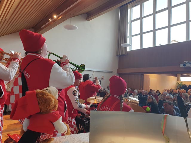 Theobald mit der Chnulleri Gäng aus der Kanzelperspektive. Foto: Vom Paffen des Affen.