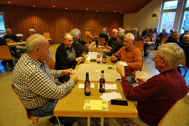 Spannende Spiele im Gemeindesaal Herznach. Foto: zVg