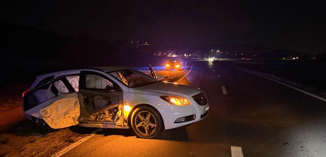 Ein alkoholisierter Fahrer verursachte erheblichen Sachschaden.