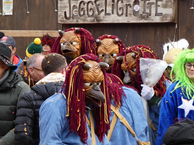 Die Haldejoggeli genossen das närrische Treiben im Chaischter Mitteldorf.