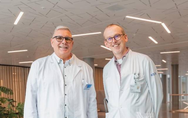 Wechsel in der Rheumatologie im KSB: PD Dr. Tobias Manigold (rechts) folgt als Chefarzt auf Dr. Andreas Thueler. Foto: ksb
