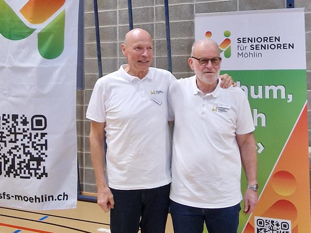 Bruno Hossli übergibt an Markus Kaufmann. Foto: zVg