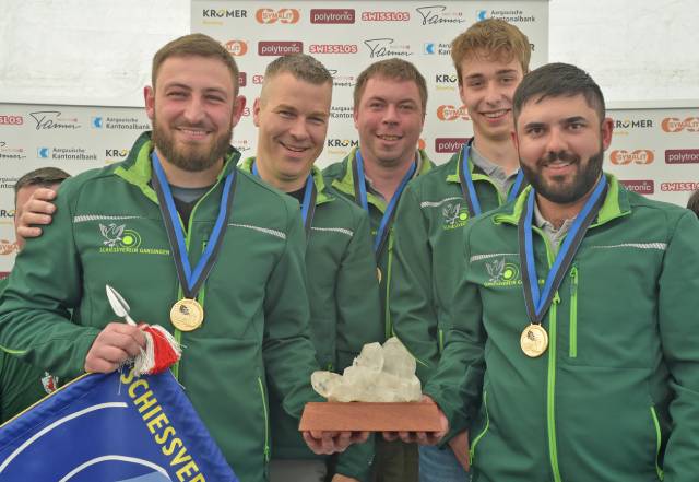 E-Sieger Gansingen mit (von links) Tobias Lüthi, Mathias Senn, Martin Weiss, Luca Moser und Thiago Obrist. Foto: wr