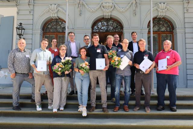 Die Finalistinnen und Finalisten der Staatsweinkürung 2026 erhielten ihre Diplome in feierlichem Rahmen im Schloss Ebenrain. Foto: Ebenrain