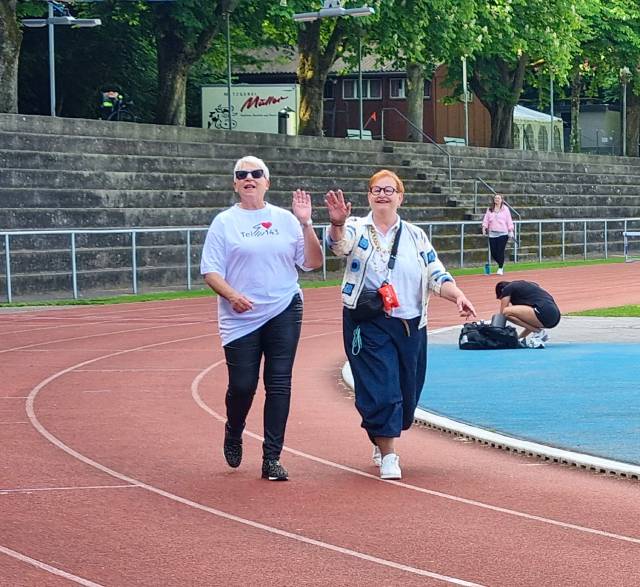 Die ehemalige und die neue Präsidentin am Rotarylauf. Foto: Quelle: 143.ch – Die Dargebotene Hand Aargau/Solothurn