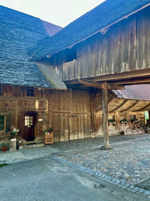 Der Bauernhof «Glungge" gehört zu den ältesten Bauernhöfen im Kanton Bern und ist aus Gotthelf-Verfilmungen bekannt.