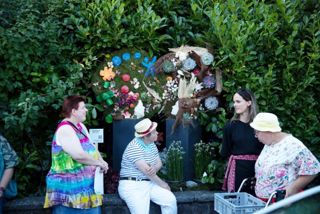 An rund 20 Standorten treffen Kunstwerke von Menschen mit und ohne Behinderung aufeinander. Foto: zVg