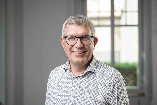 Dr. Guido Estermann, bisher Leiter der Fachstelle Bildung und Propstei, wird ab 1. Januar 2027 das neue Zentrum für Kirchliche Arbeit und Entwicklung leiten.