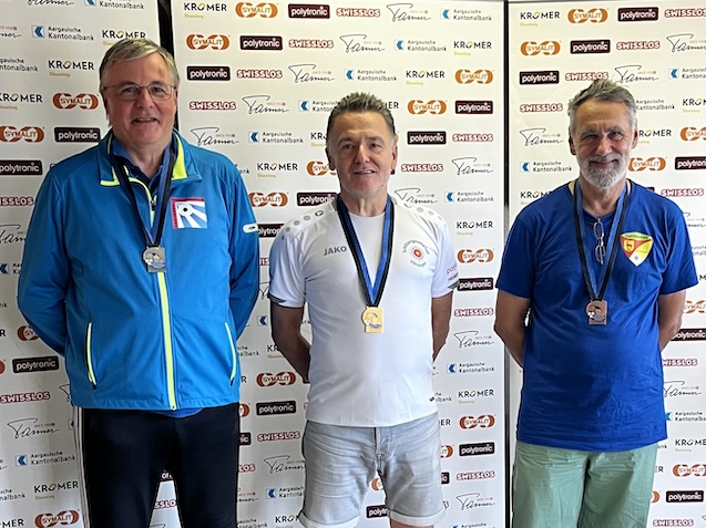 Siegertrio 50m Veteranen liegend: 2. Jean-Marc Wolfgang; 1. Jörg Fankhauser; 3. Walter Frey. Foto: zVg