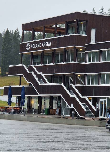 Die Reisegruppe erfuhr viel Interessantes über die Biathlon-Arena.