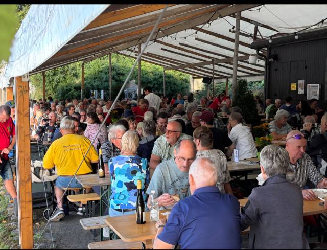 Gelungenes Fischessen am Rhein. Foto: zVg