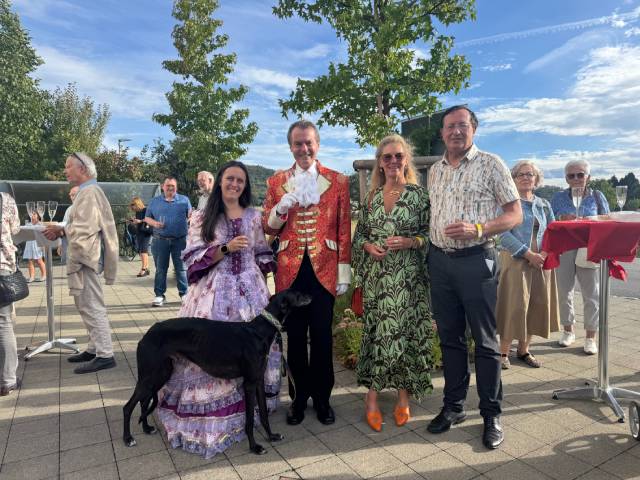 Apéro vor Beginn des Konzerts beim Eingang der reformierten Kirche in Möhlin. Foto: Lilia Staiger