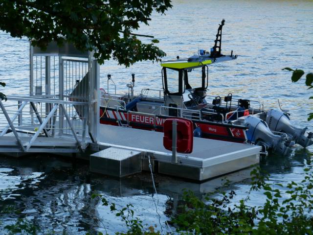 Das neue Murger Rettungsboot an der eigens dafür neu gebauten Anlegestelle nahe des Murger Freibades.
