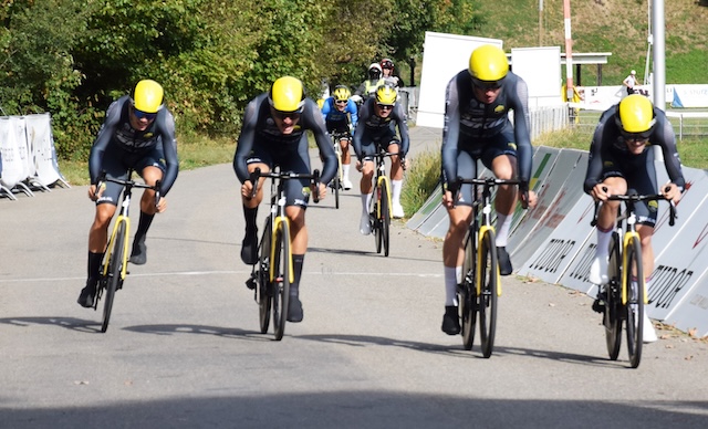 Das holländische Nachwuchsteam Jegg-Skil-DJR gewann den Prolog des Jubiläums-GP Rüebliland und stellt mit Finlay Storrie den ersten Leader. Foto: zVg