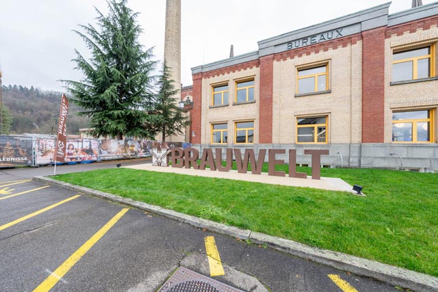 Die neue holzschnitzelbefeuerte Dampfproduktionsanlage auf dem Feldschlösschen-Areal in Rheinfelden öffnet ihre Türen. Foto: AEW