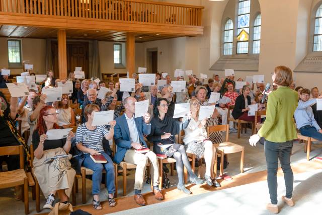 Laura Klingenberg bei ihrer interaktiven Predigt