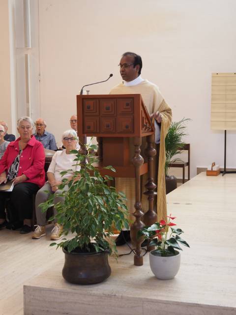 Kaplan Francis hob in seiner Predigt die Bedeutung aller Christinnen und Christen als wichtige Steine im Haus Gottes hervor.