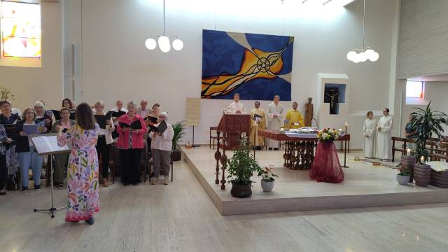 Der Gottesdienst wurde durch die Kirchenchöre von Stein und Eiken sowie durch mehrere Sängerinnen und Sänger des Kirchenchores von Wallbach musikalisch untermalt.