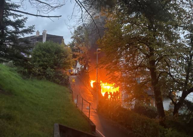 Bilder vom Fahrzeugbrand in Frenkendorf