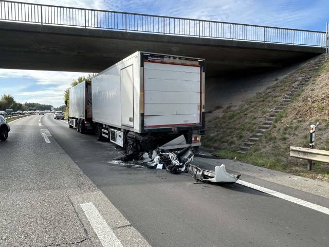 Der 28-jährige Verursacher des Unfalls wurde mittelschwer verletzt.
