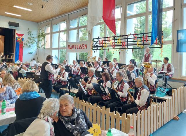 Die «Werkmusik Fricktal» verzückte das Publikum mit ihrer Musik.