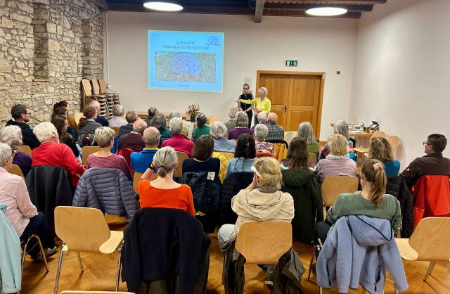 Das Publikum zeigte reges Interesse am Igelvortrag. Foto: Peter Ernst