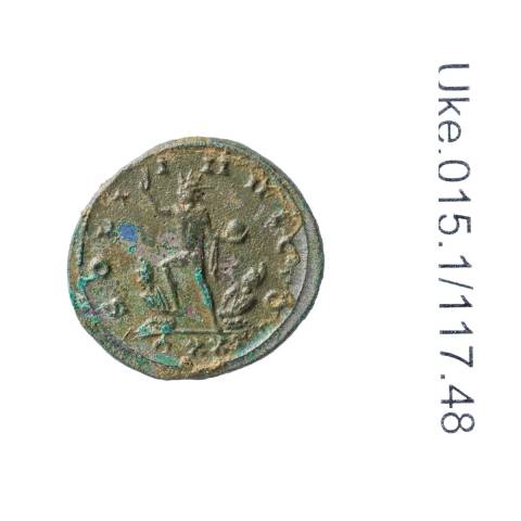 Rückseite des aurelianus mit der Darstellung des Gottes Sol, in linker Hand Globus, rechte Hand erhoben, zwischen zwei Gefangenen in orientalischer Kleidung. Foto: Kantonsarchäologie, © Kanton Aargau