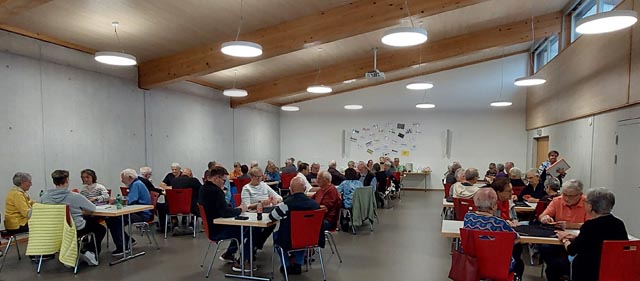 Konzentrierte und fröhliche Atmosphäre am Plausch-Jassen. Foto: zVg